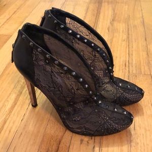 BCBG MAXAZRIA - Women’s size 7.5 lace bootie